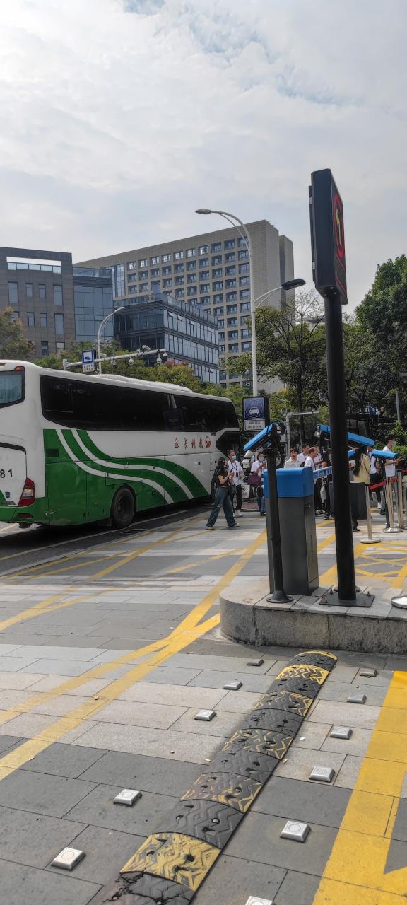 杭州大巴车出租,承接各种会议团队活动接送 厂班通勤.